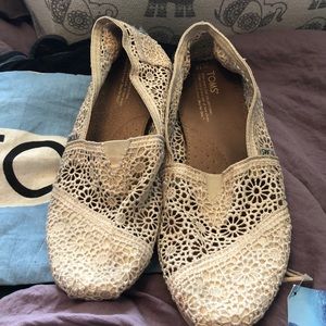 Women’s crochet toms